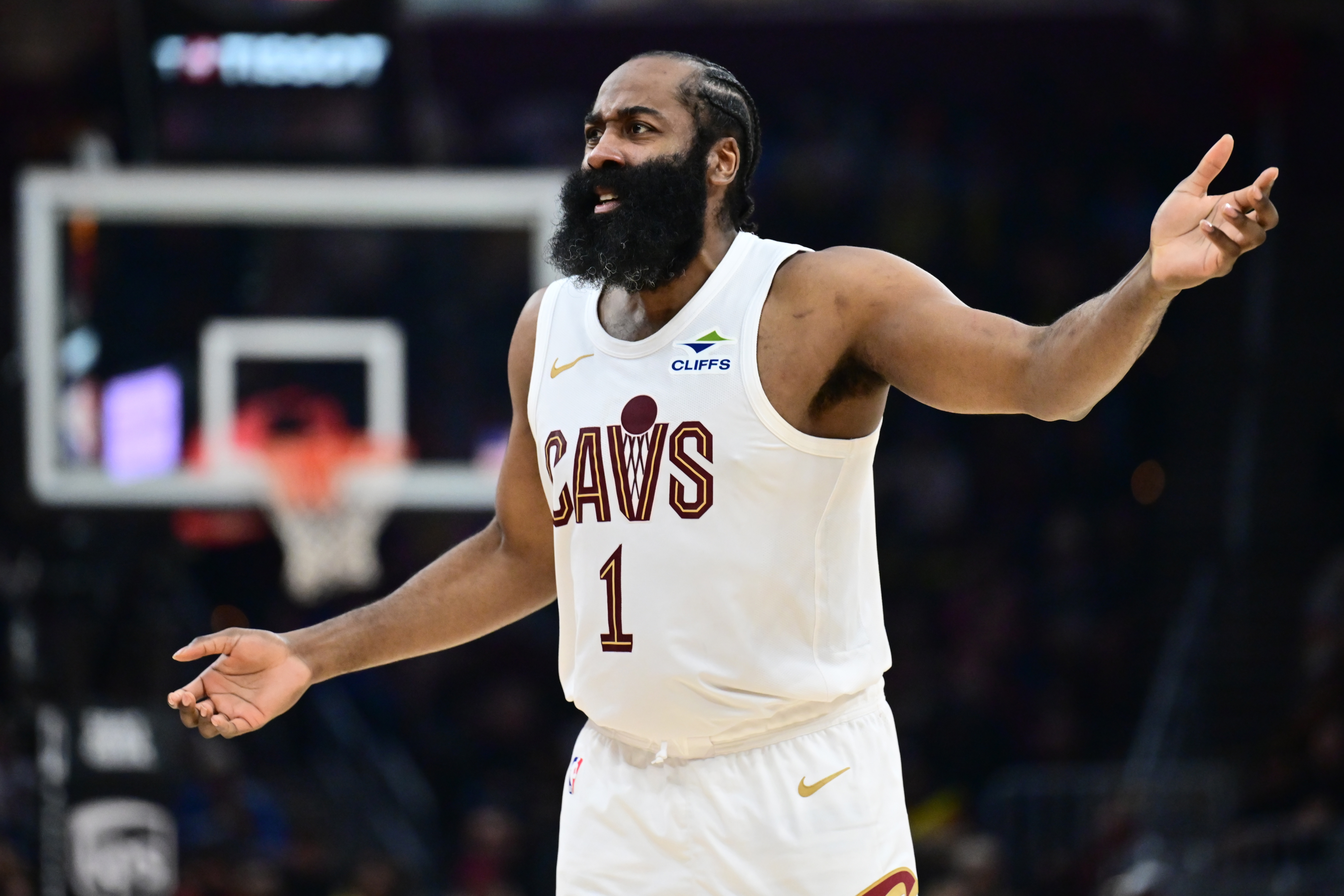 爱游戏在线-36岁198天！哈登单场至少30分5板5助 骑士队史最老