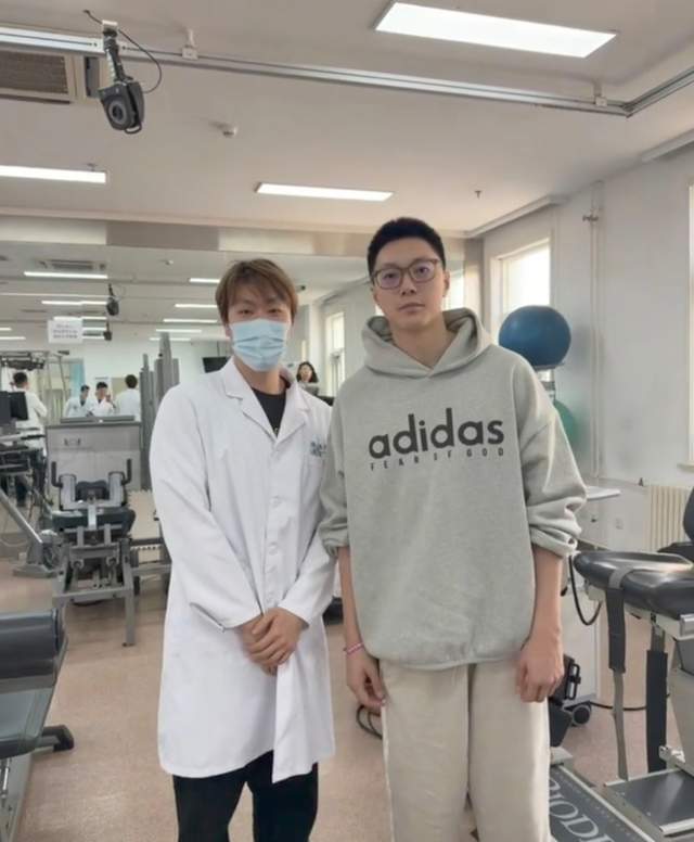 爱游戏在线-正式退出！广东核心无奈，济南小伙曝出原因，杜锋批准，徐杰祝福